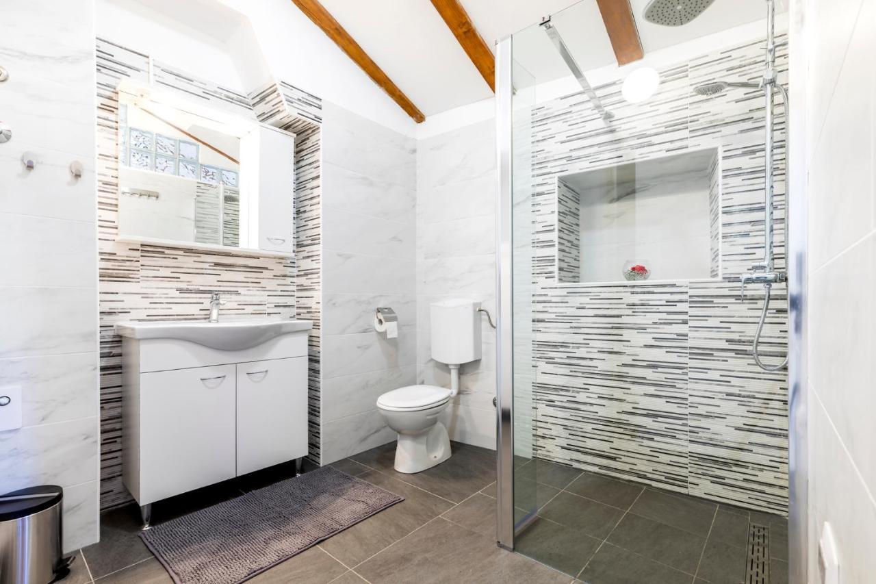 Vacation House Orange Вели-Лошинь Экстерьер фото